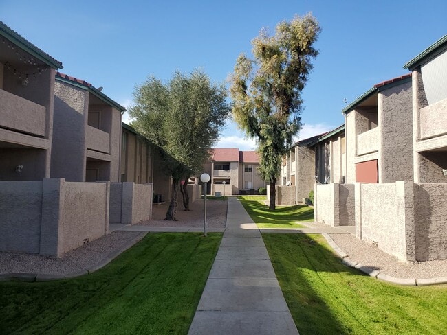 Building Photo - Ground level 2 bed/2 bath condo- Guadalupe & Country Club