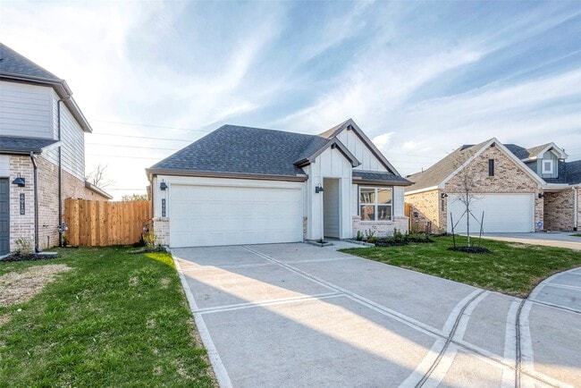 Building Photo - 4906 Edgewood Dr