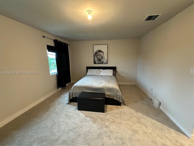 Building Photo - 389 10th Ct