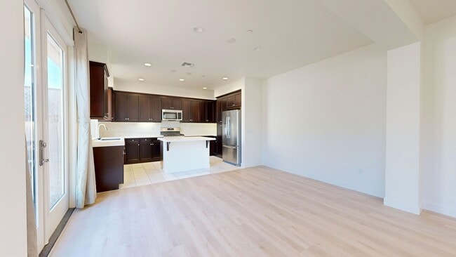 Building Photo - 1605 Rose Clover St
