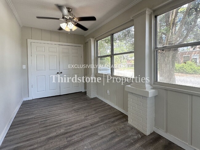 Building Photo - 920 Alderside St