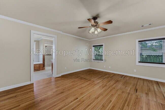 Building Photo - 911 Eicher Ave