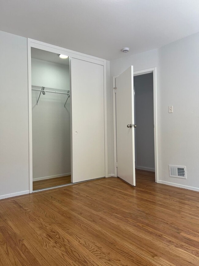 Building Photo - Daly City Home 4Bed 3 Ba