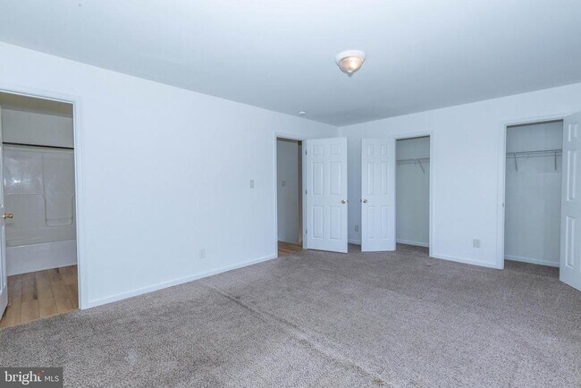 Building Photo - 124 Pony Cir