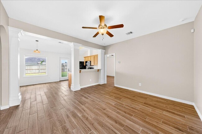 Building Photo - 2314 Blue Star Dr