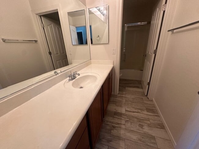 Building Photo - LYONS GATE COMMUNITY, 3PLUS DEN TWO STORY ...