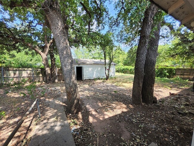 Building Photo - 558 Harrison Ln