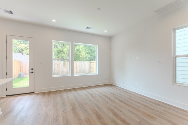 Building Photo - 7707 Inwood Grv Ln