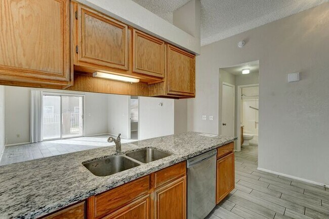 Building Photo - READY TO VIEW NOW! Recently Renovated 2bed/2bath Townhouse in Peoria!