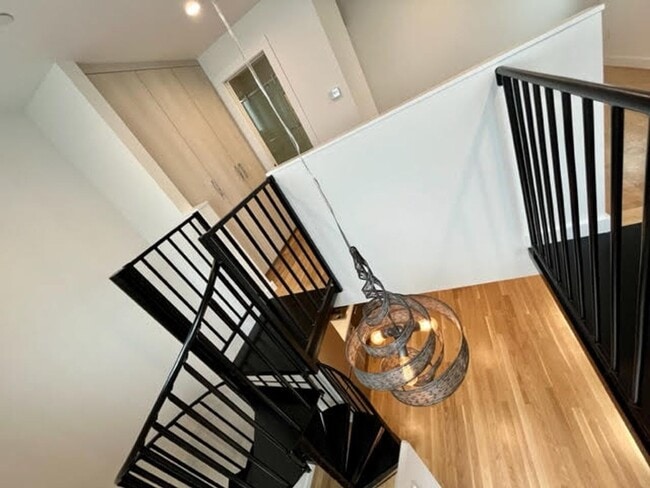 Building Photo - Recently Constructed, Fully Detached, Garden Unit, Utilities Included**Open House**