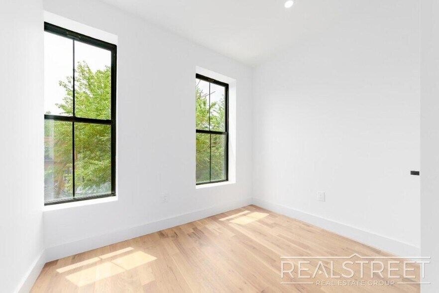 Building Photo - Stunning New 3 Bed 2 Bath in Bed Stuy Town...