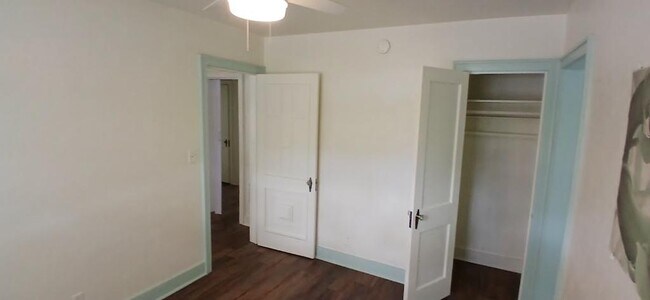 Building Photo - 923 NE 2nd St