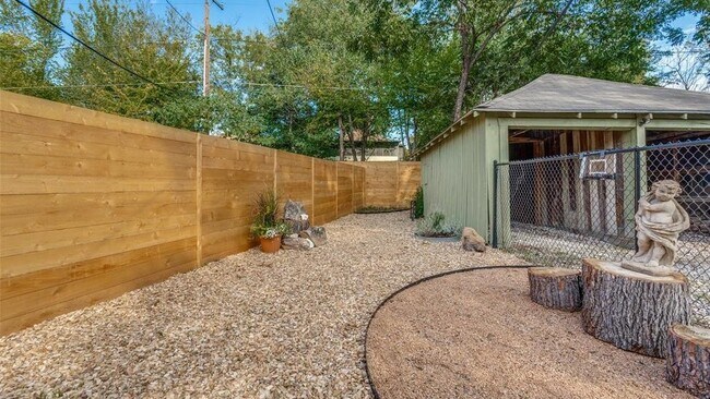 Building Photo - 6349 Belmont Ave