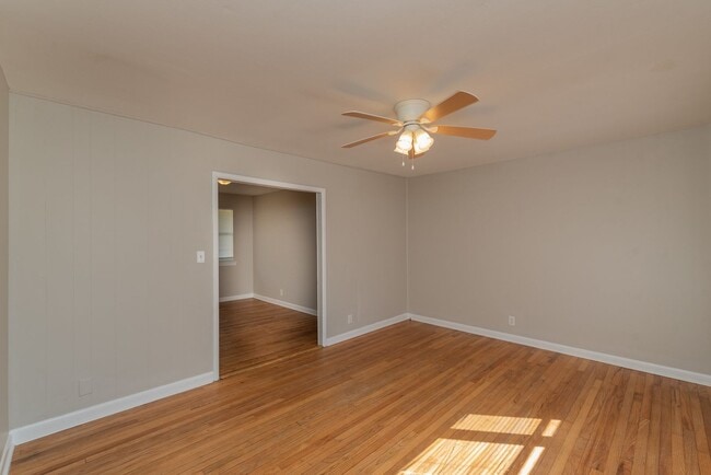 Building Photo - $1,250 - 3 bed/2 bath house for rent in Fl...