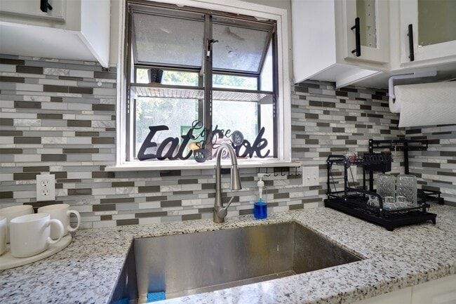 Building Photo - 4010 Oak Terrace Ct