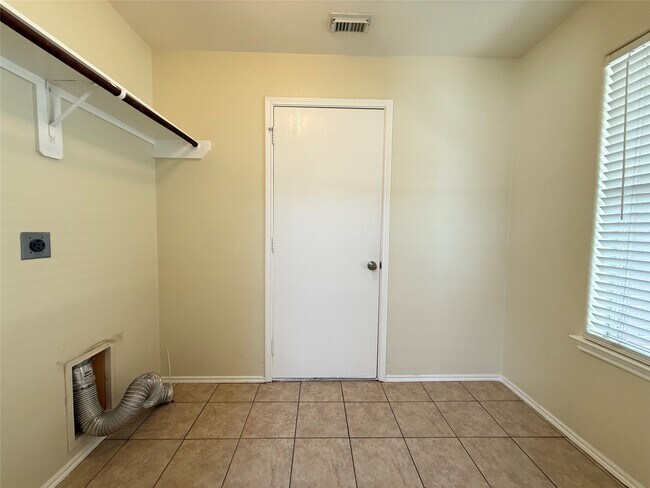 Building Photo - 3518 Aztec Wood Dr