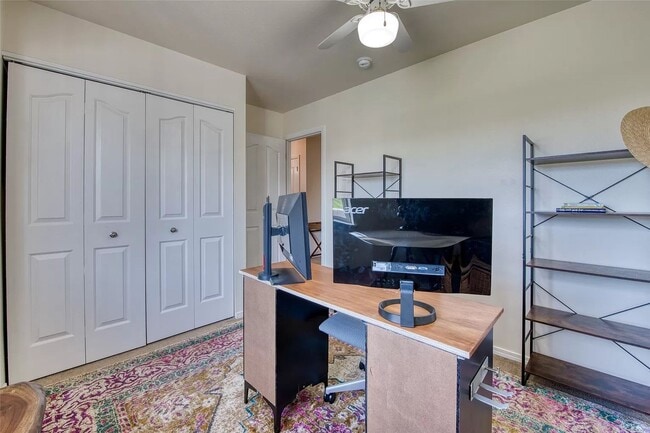 Building Photo - Spacious 4 bed/ 3 bath Hamilton Home