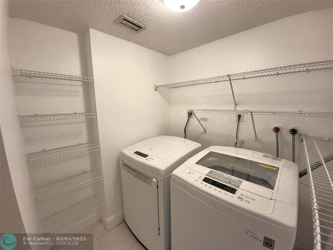 Building Photo - 2240 N Cypress Bend Dr