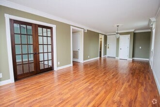 Building Photo - Beautiful 2 Bedroom, 2 Bath with Office Sp...