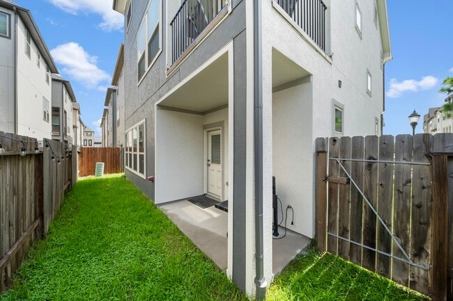 Building Photo - 4003 Centre Valley Ln