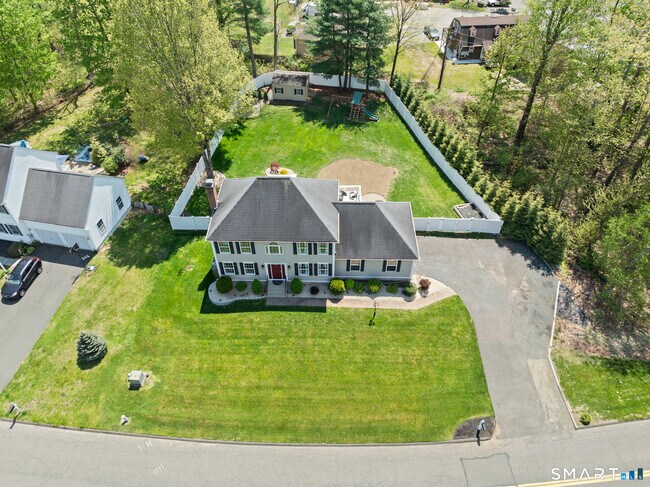 Building Photo - 5 Ice Pond Rd