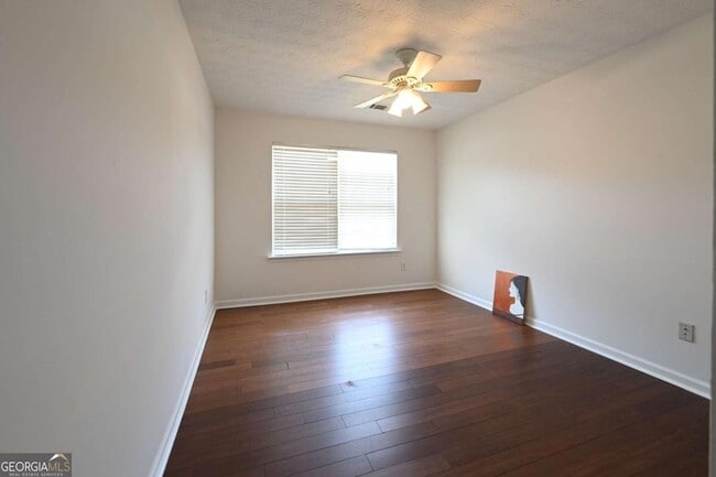 Building Photo - 3998 Oak Crossing Dr NE