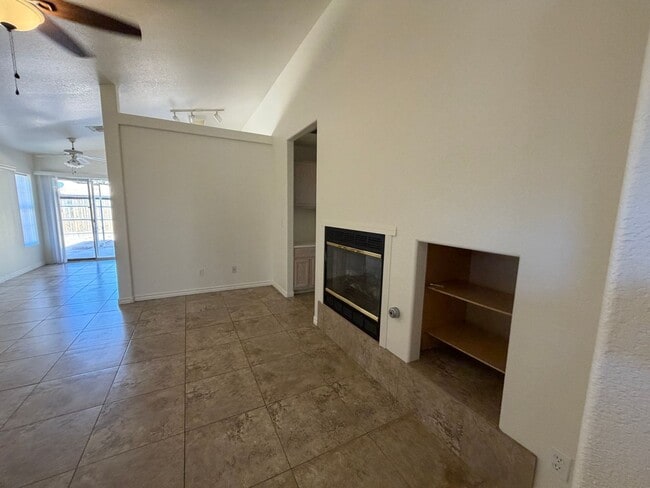 Building Photo - Centrally Located