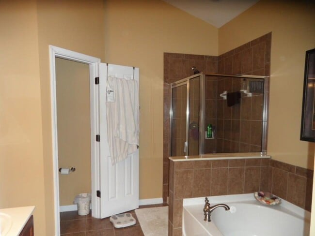 Building Photo - 5040 Hastings Terrace