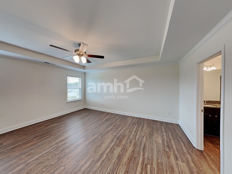 Building Photo - 2000 Bennett Dr