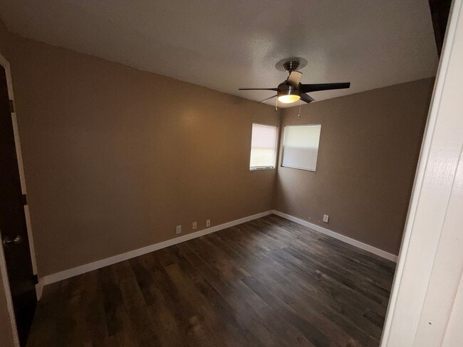 Building Photo - Charming 3-bedroom, 1-bath home is conveniently located with quick access to grocery stores, rest...