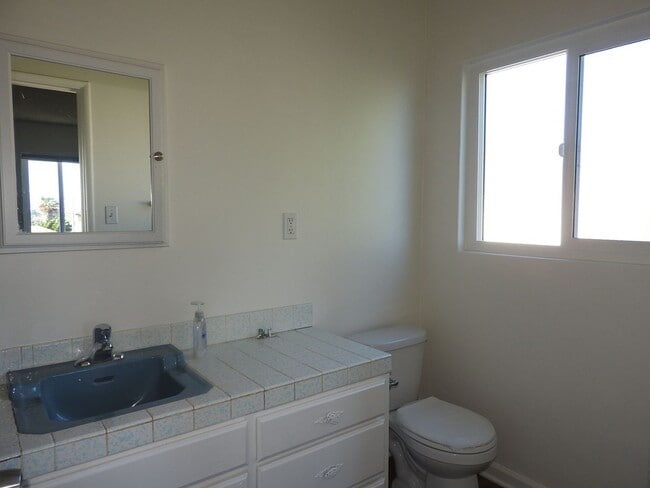 Building Photo - WOW views from this classic 3 bed 2 bath home