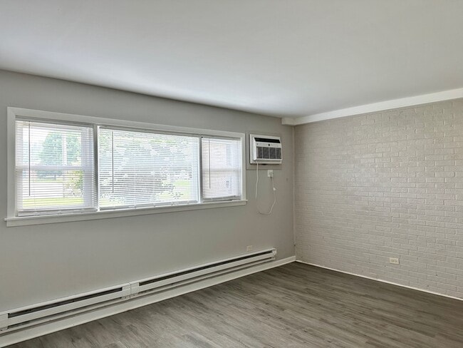 Building Photo - 9709 W Lorraine Dr