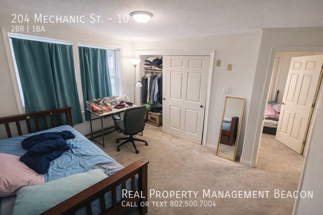 Building Photo - 204 Mechanic St