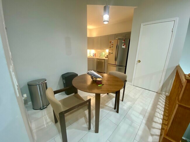 Building Photo - 517 74th St