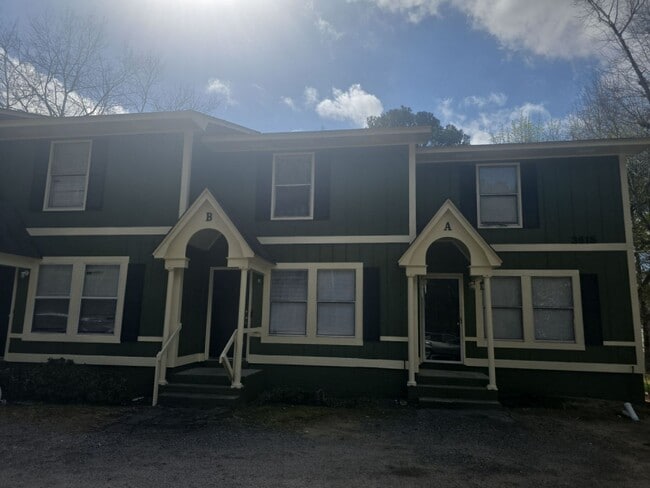 Building Photo - Near Prisma Health 2 bed 1.5 bath Townhome