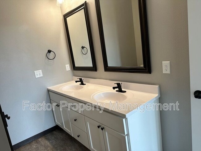 Building Photo - 605 Prairie Rose Trl
