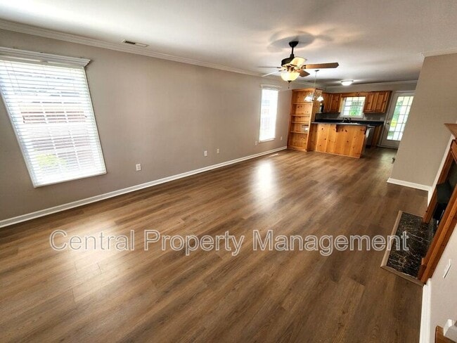 Building Photo - 303 Rexford Dr