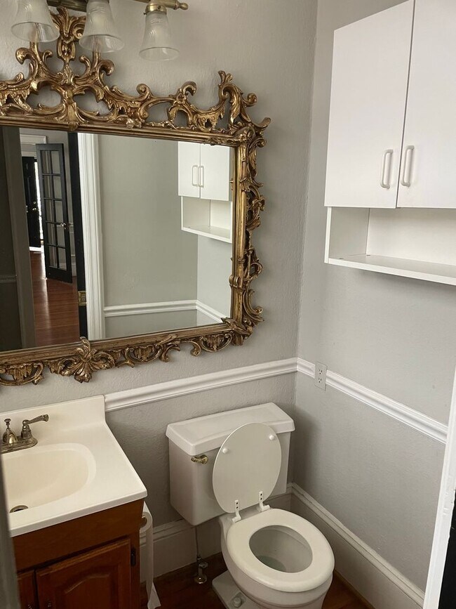 Building Photo - 311-313 N Spring St