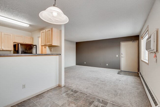 Building Photo - DELETE [Lakeville Court]