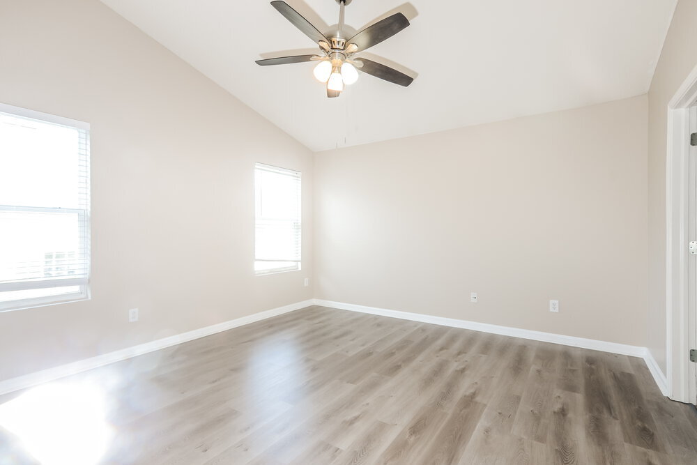 Building Photo - 15559 Old Pond Cir