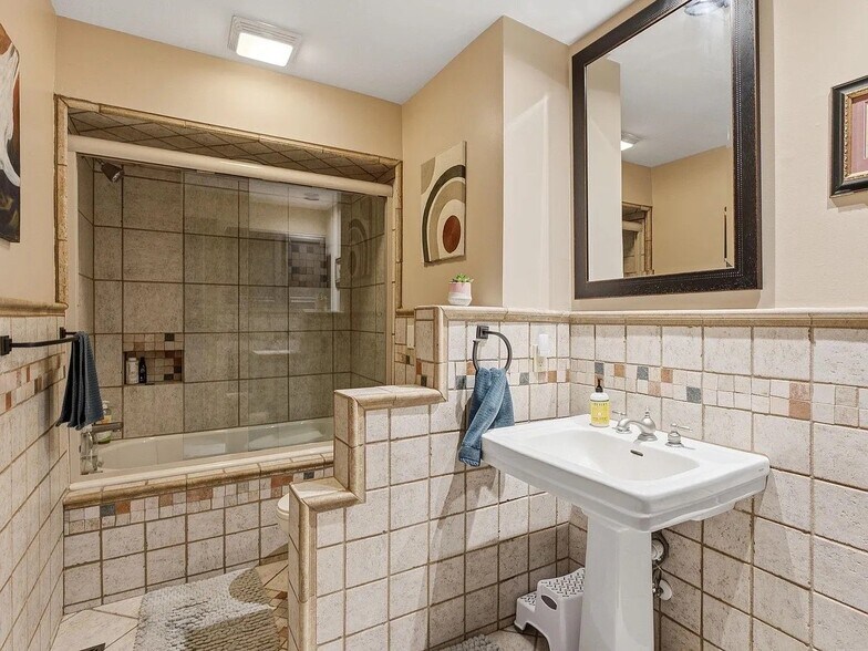 Building Photo - 4172 Honeycomb Dr