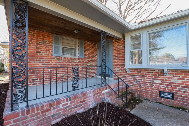 Building Photo - Welcome Home to Pinedale Farms in Westend!