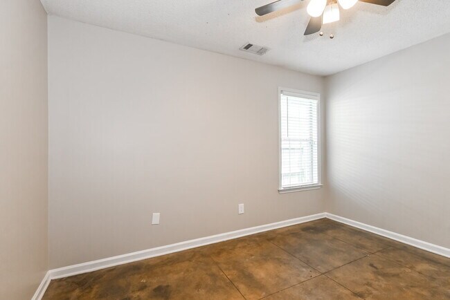 Building Photo - 6951 Parkbrook Ln