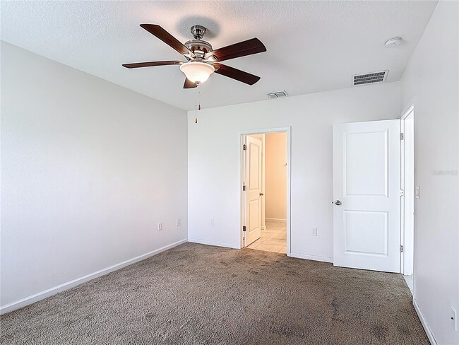 Building Photo - 450 Taft Dr