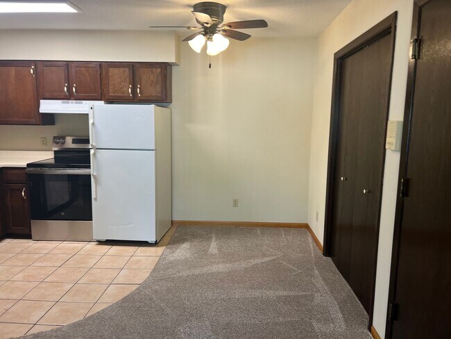 Building Photo - Tudor 3205