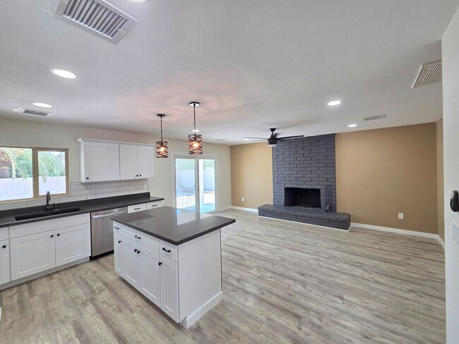 Building Photo - Beautiful 3 bedroom / 2 bath in Scottsdale!