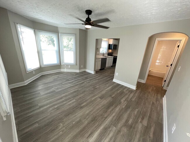 Building Photo - Great Location Private Setting Home For Rent