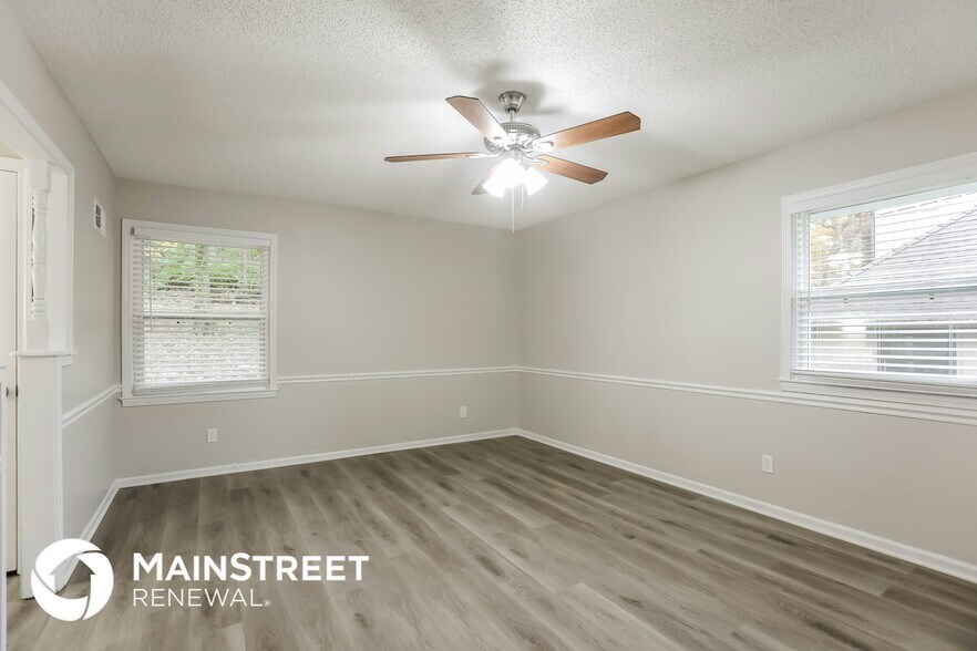 Building Photo - 517 N Clayview Dr