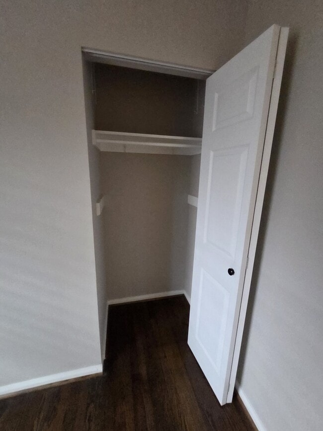 Building Photo - 611 Austin Ln