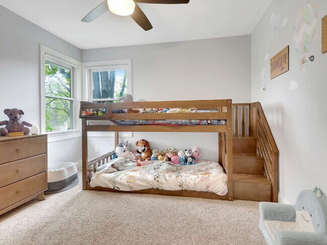Building Photo - Spacious 4-Bed Gem with 3.5 Baths next to Minnehaha Creek